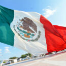 bandera monumental en Mexico